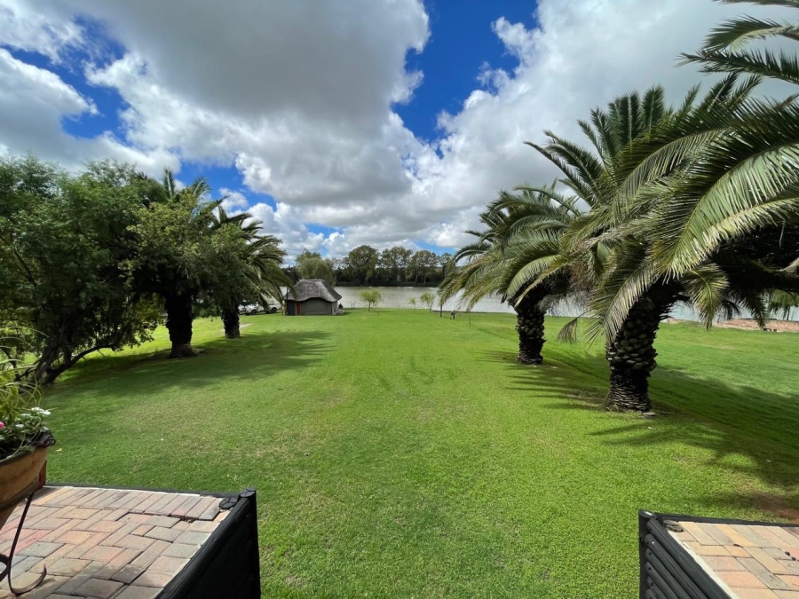 6 Bedroom Property for Sale in Christiana North West